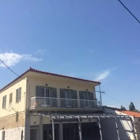 Thetownsquareapartment Apartman Malesina