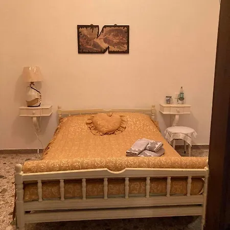 Thetownsquareapartment Apartman Malesina